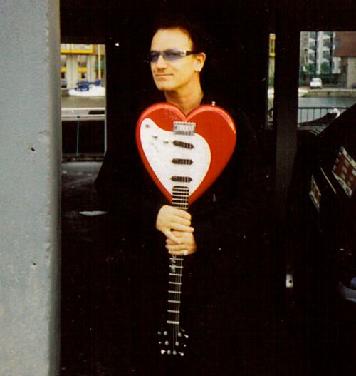 bono_heart_guitar_zpsg8dembuj.jpg