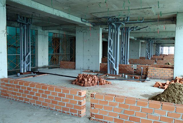 Tiếp tục thi công tường bao căn hộ từ tầng 3 đến tầng 5