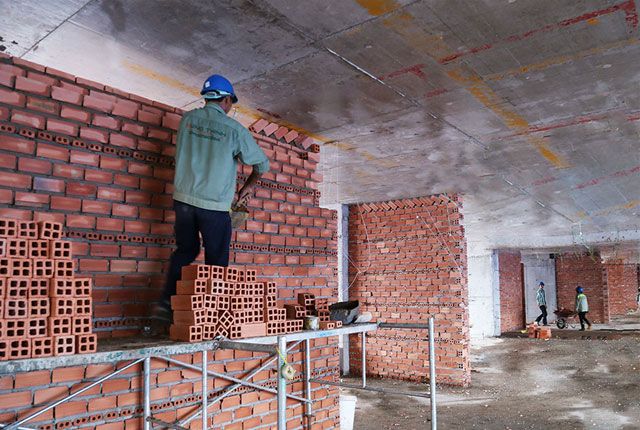 Xây tường bao căn hộ đến tầng 7 block A, B và đến tầng 16 block C, D
