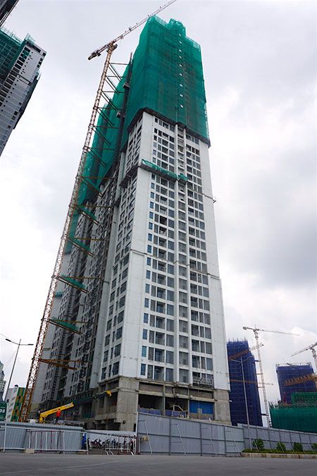Tiến độ thi công tòa Landmark 1 (cập nhật ngày 15/10/2016): Đã cất nóc, đang hoàn thiện.
