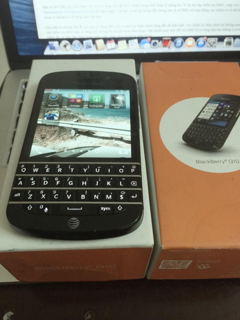Blackberry Q10 màu đen & Blackberry 9900. Hàng Full Box. Giá cực tốt.